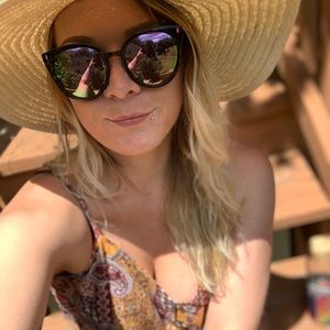 Meet your Posher, Emily